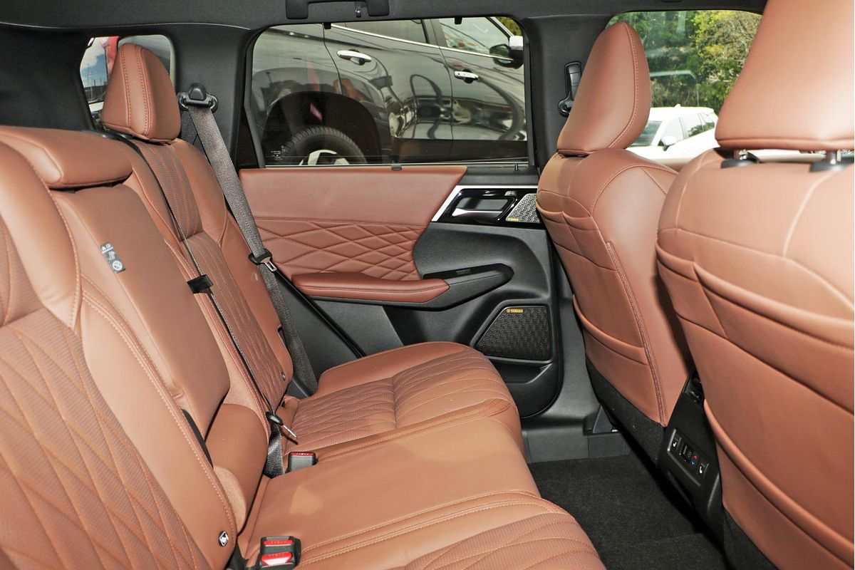 2025 Mitsubishi Outlander Exceed Tourer ZM
