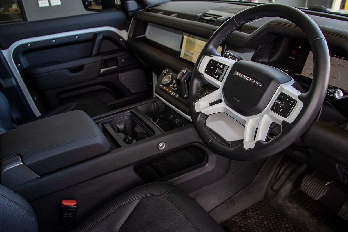 2024 Land Rover Defender 110 P300 S L663
