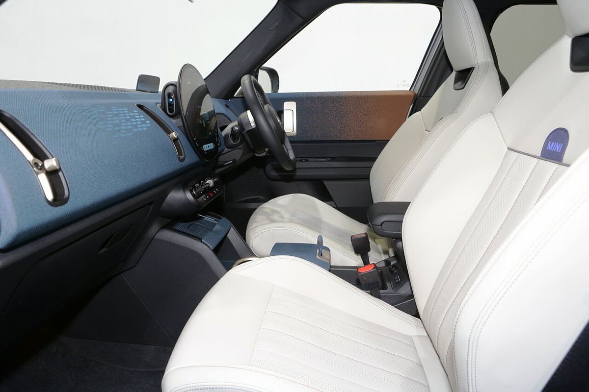 2024 MINI Countryman S Favoured U25