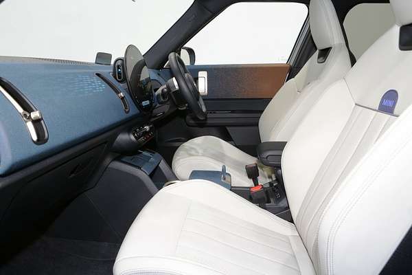 2024 MINI Countryman S Favoured U25