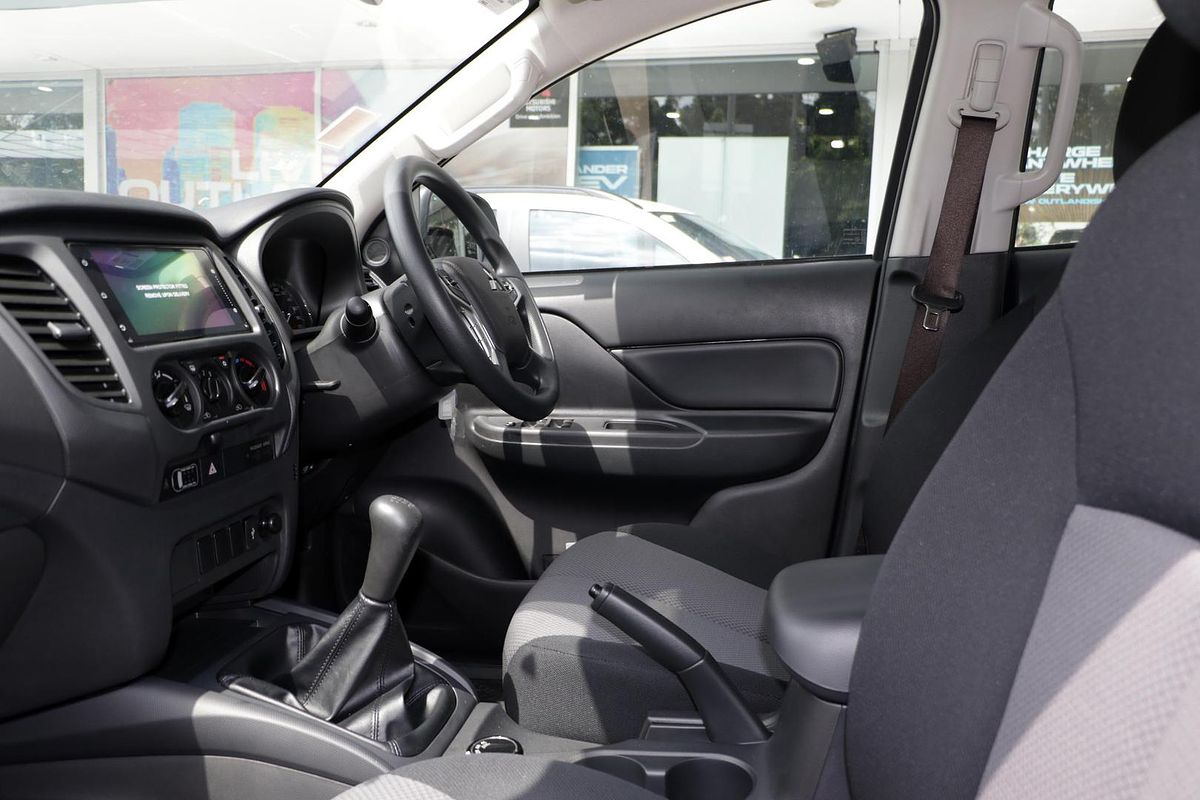 2024 Mitsubishi Triton GLX MR 4X4