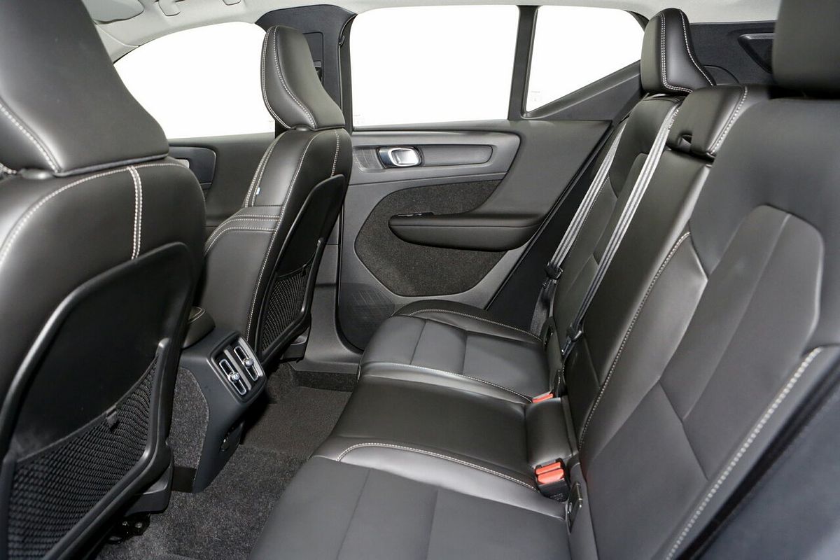 2022 Volvo XC40 Plus B4