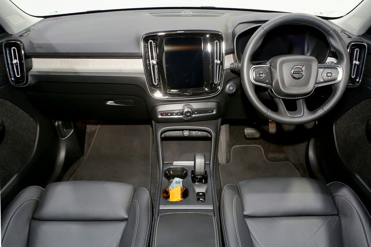 2022 Volvo XC40 Plus B4