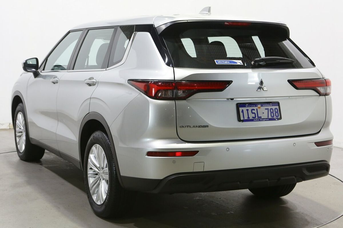 2023 Mitsubishi Outlander ES ZM