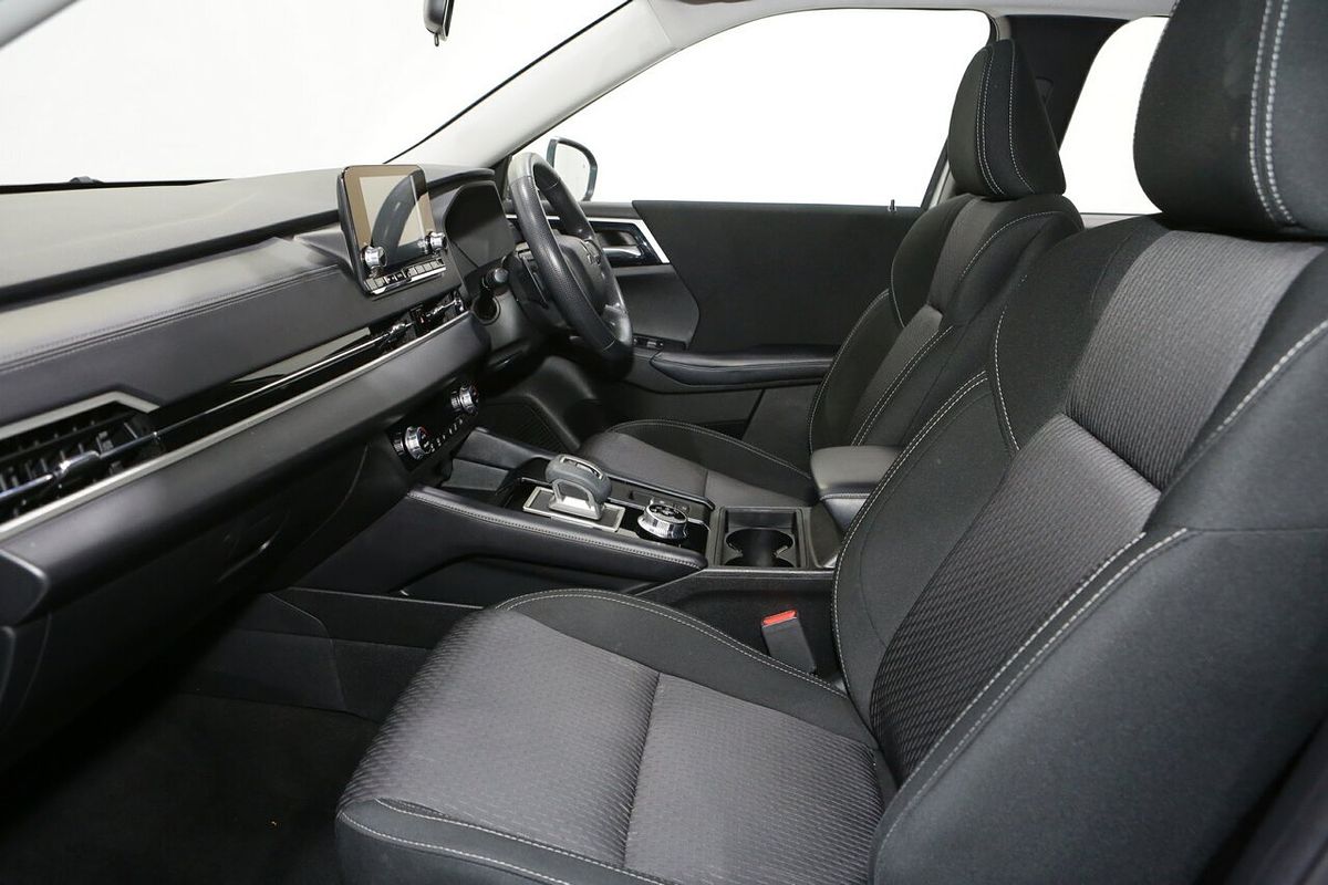 2023 Mitsubishi Outlander ES ZM