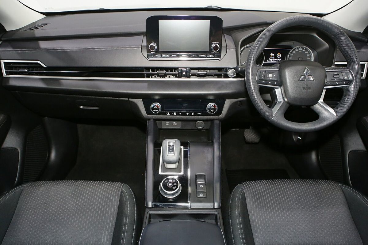 2023 Mitsubishi Outlander ES ZM