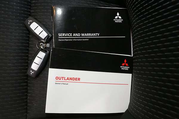 2023 Mitsubishi Outlander ES ZM