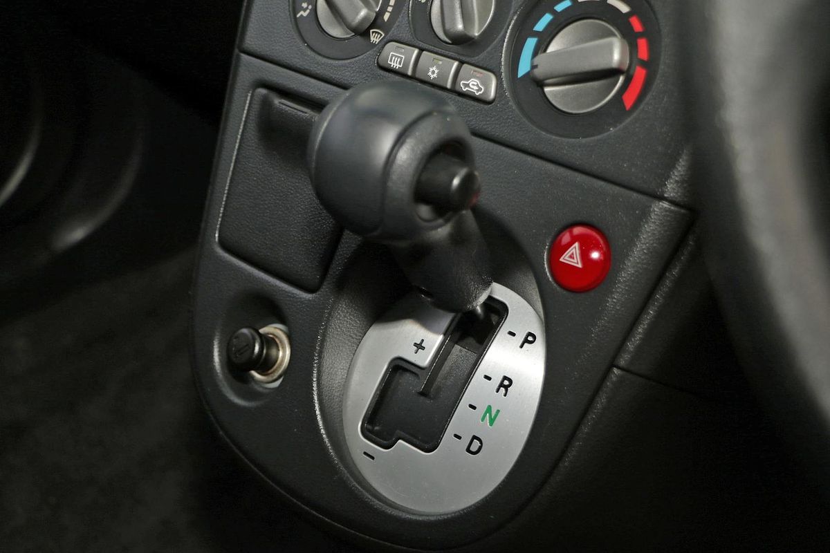 2005 Mitsubishi Outlander LS ZF