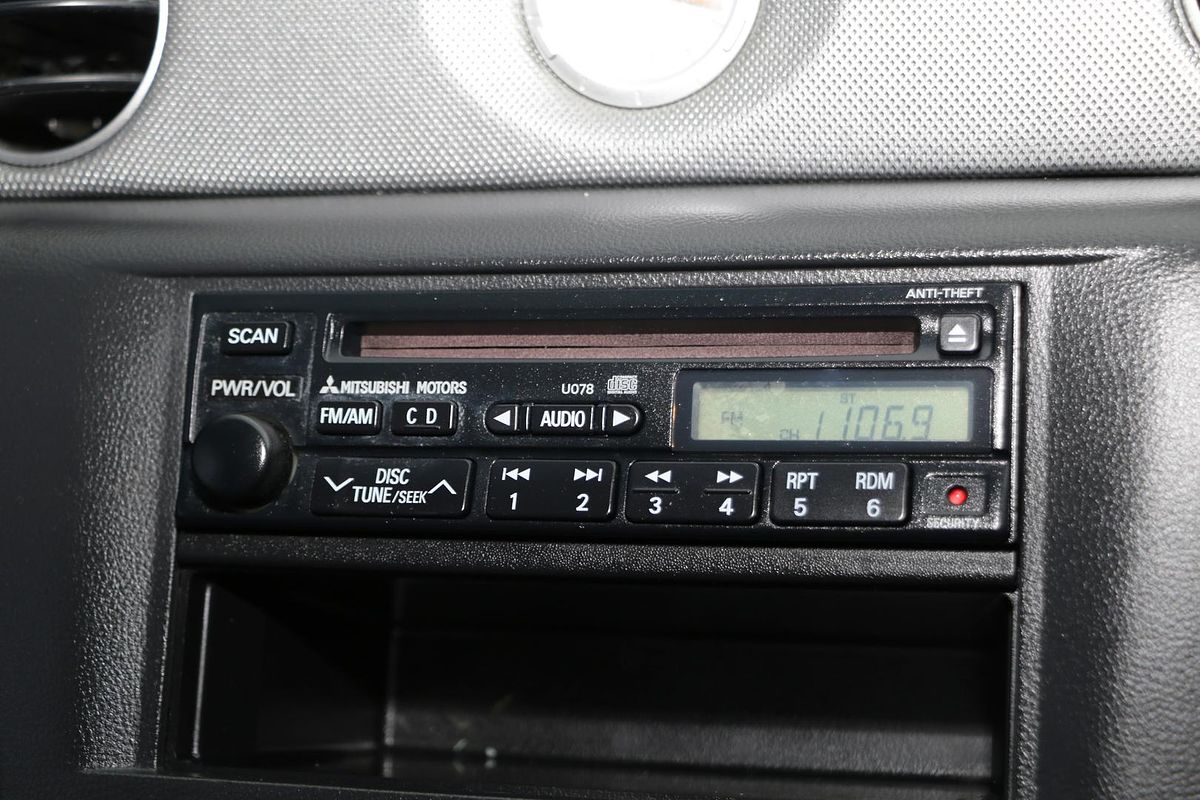 2005 Mitsubishi Outlander LS ZF