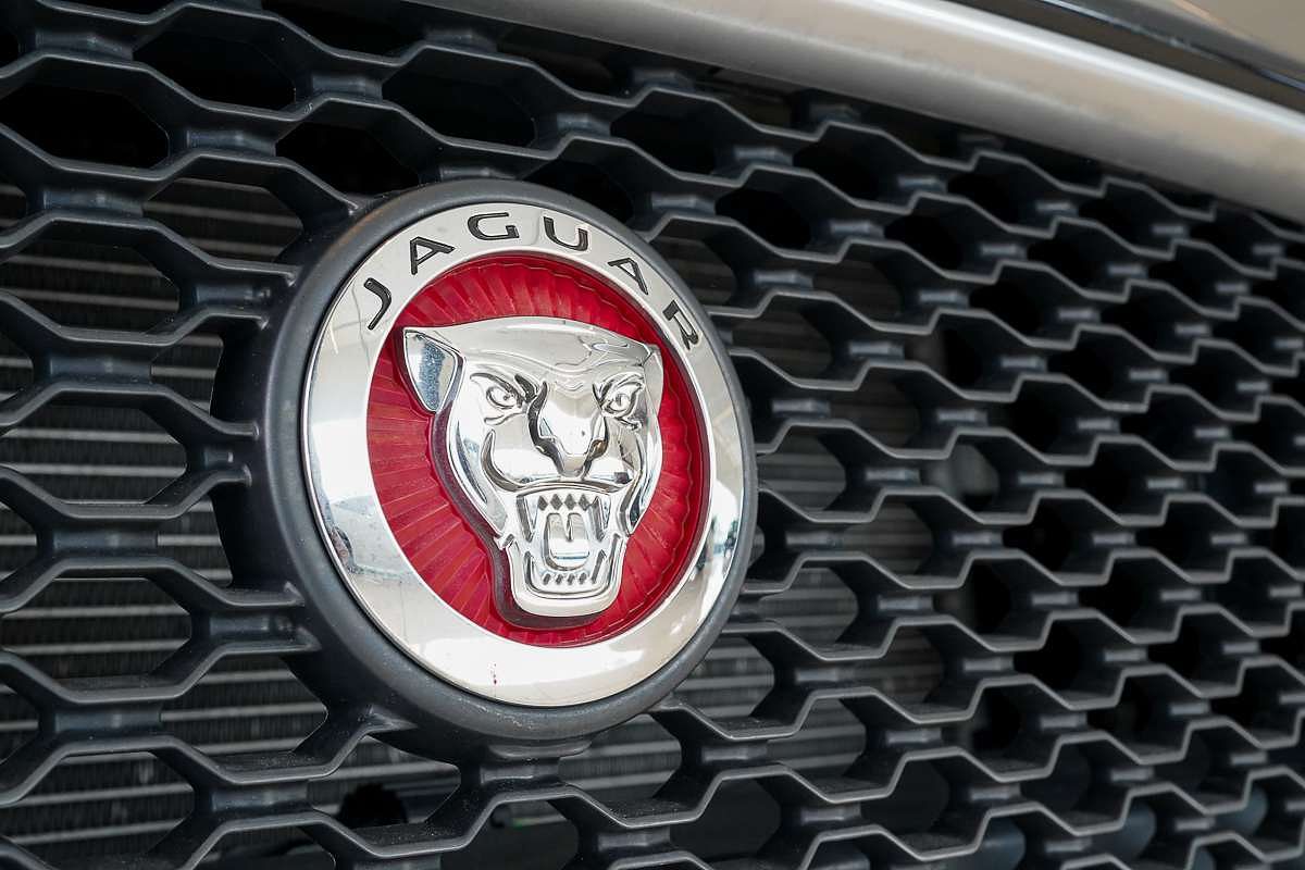 2018 Jaguar XE 25t R-Sport X760