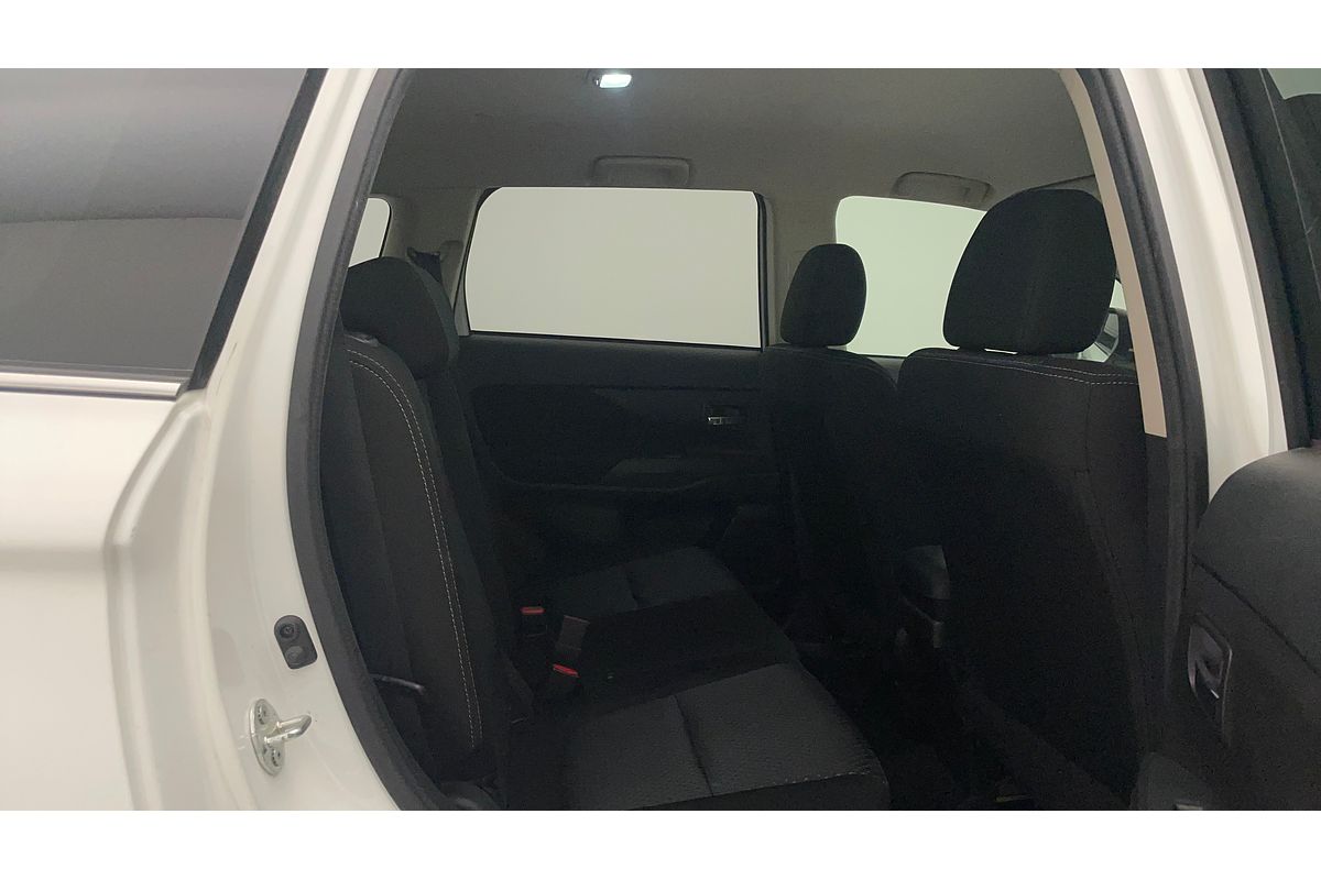 2016 Mitsubishi Outlander LS Safety Pack ZK