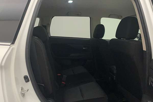 2016 Mitsubishi Outlander LS Safety Pack ZK