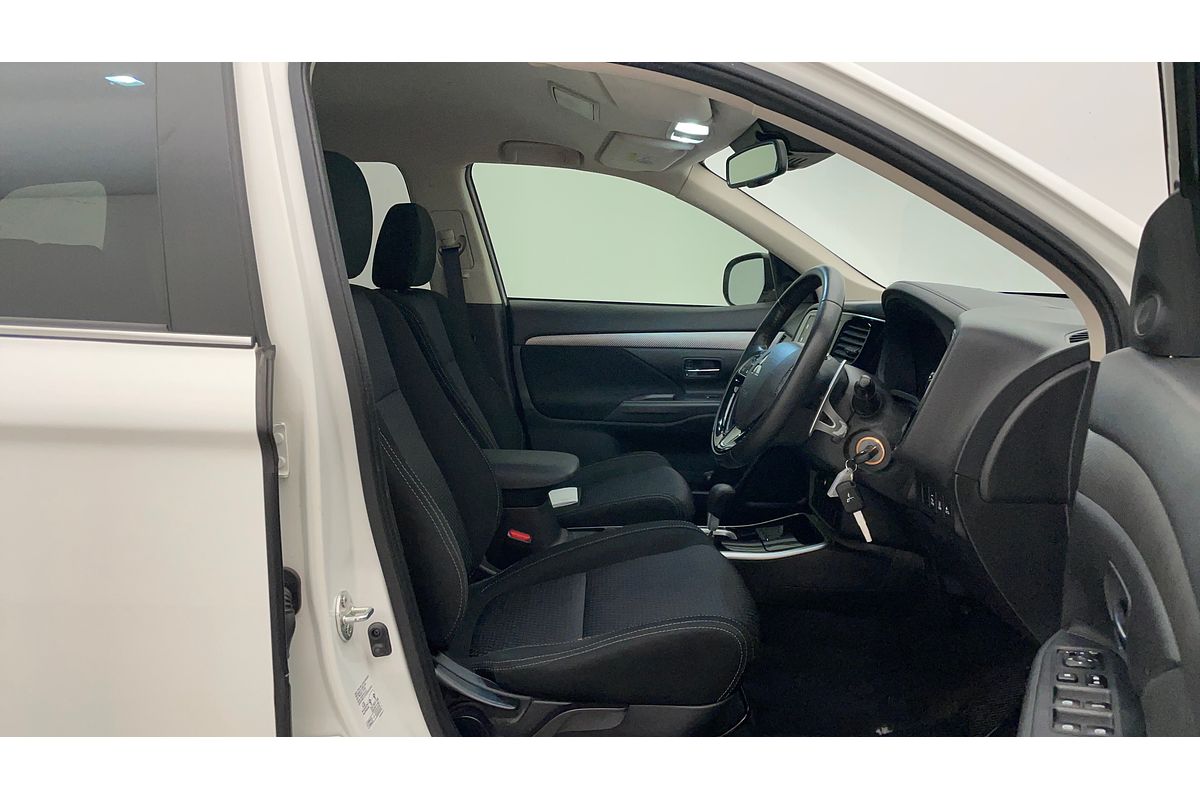 2016 Mitsubishi Outlander LS Safety Pack ZK