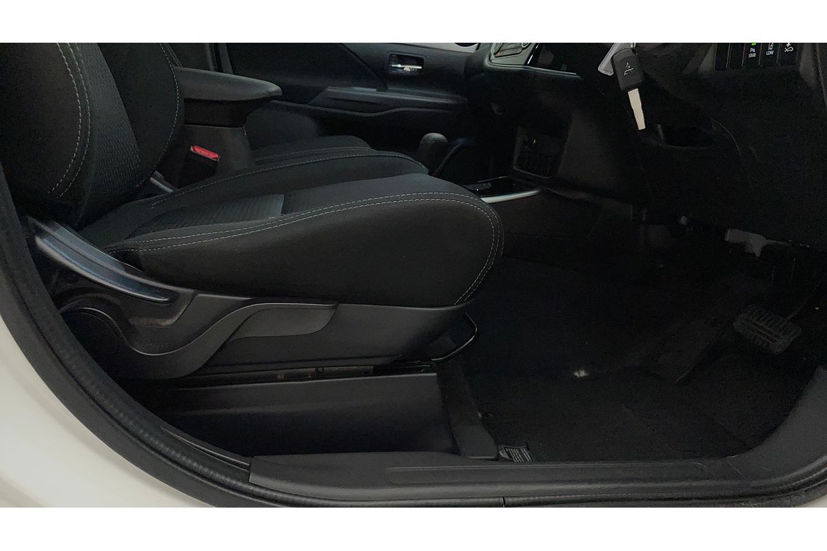 2016 Mitsubishi Outlander LS Safety Pack ZK