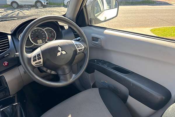 2015 Mitsubishi Triton GLX MN 4X4