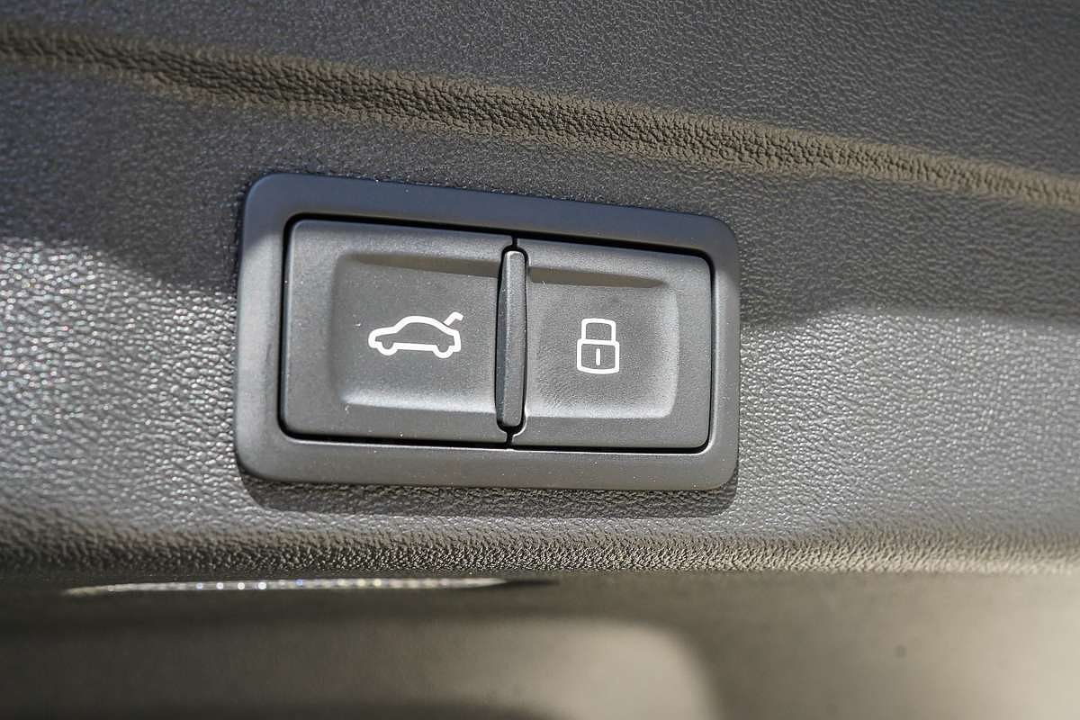 2025 Audi A5 TFSI 150kW S line B10