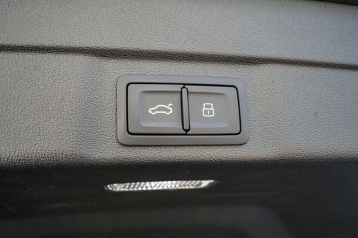 2025 Audi A5 TFSI 150kW S line B10