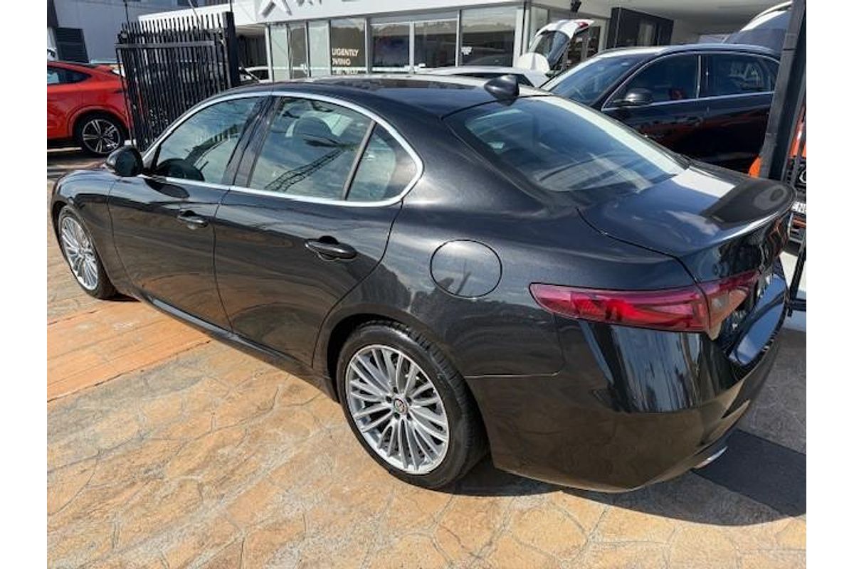 2016 Alfa Romeo Giulia Super