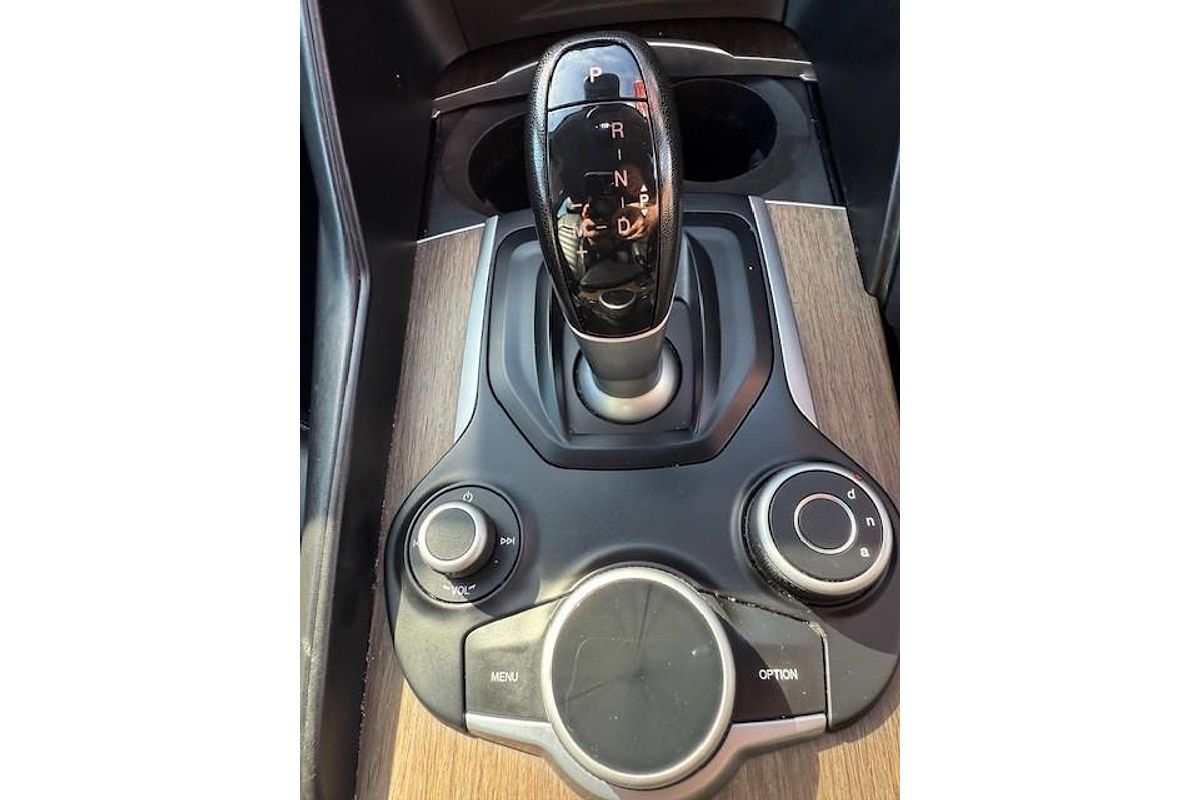 2016 Alfa Romeo Giulia Super