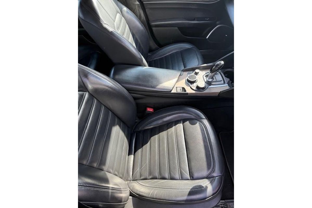 2016 Alfa Romeo Giulia Super