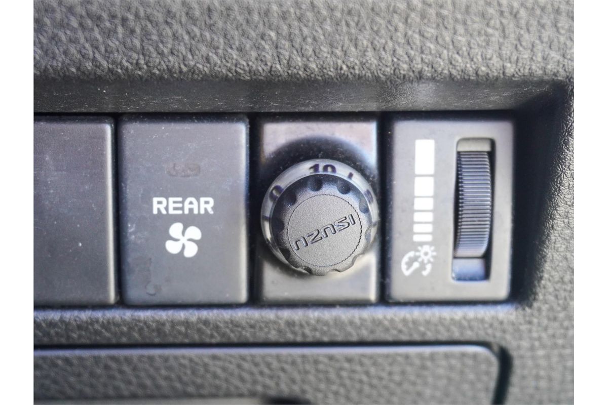 2023 Isuzu MU-X LS-U