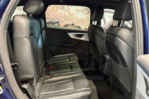 2023 Audi Q7 55 TFSI S line 4M
