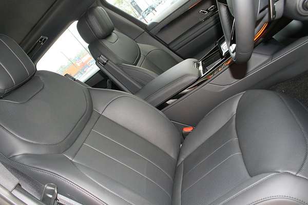 2025 Land Rover Range Rover Sport D250 Dynamic SE L461