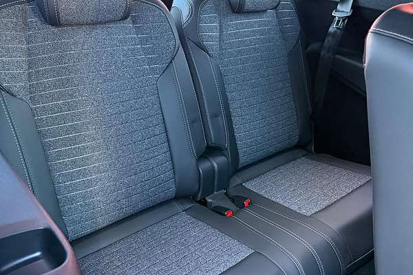 2025 Peugeot 5008 Allure Hybrid P74