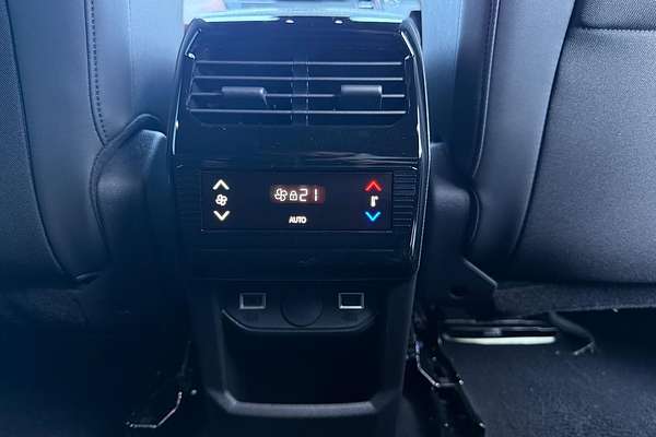 2025 Peugeot 5008 Allure Hybrid P74