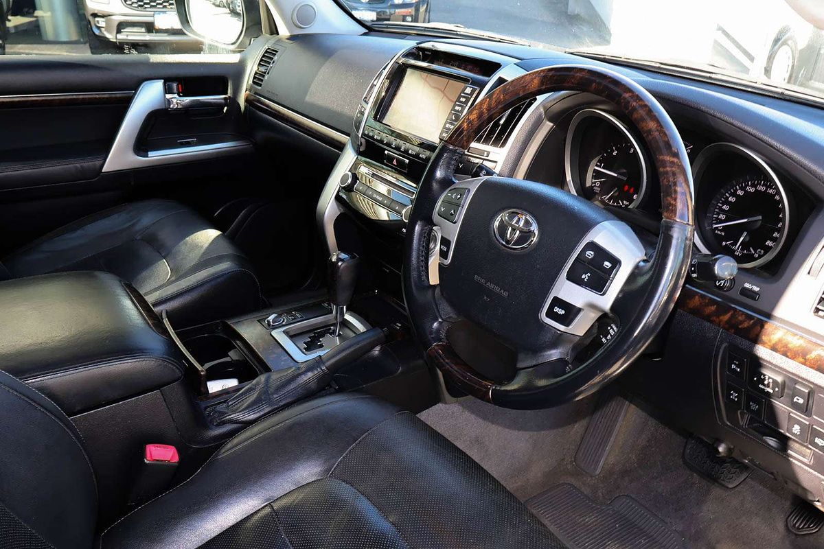 2013 Toyota Landcruiser Sahara VDJ200R
