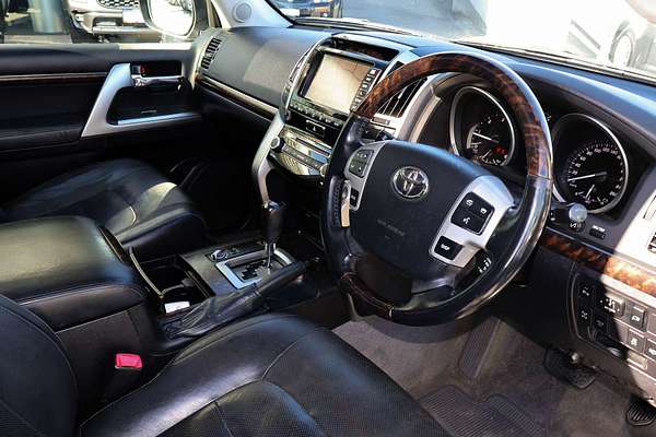 2013 Toyota Landcruiser Sahara VDJ200R