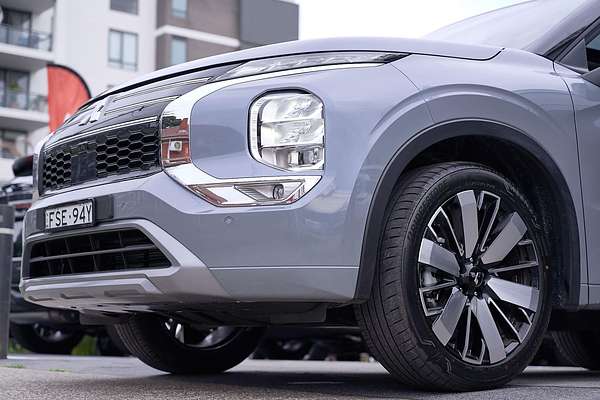 2025 Mitsubishi Outlander Exceed ZM