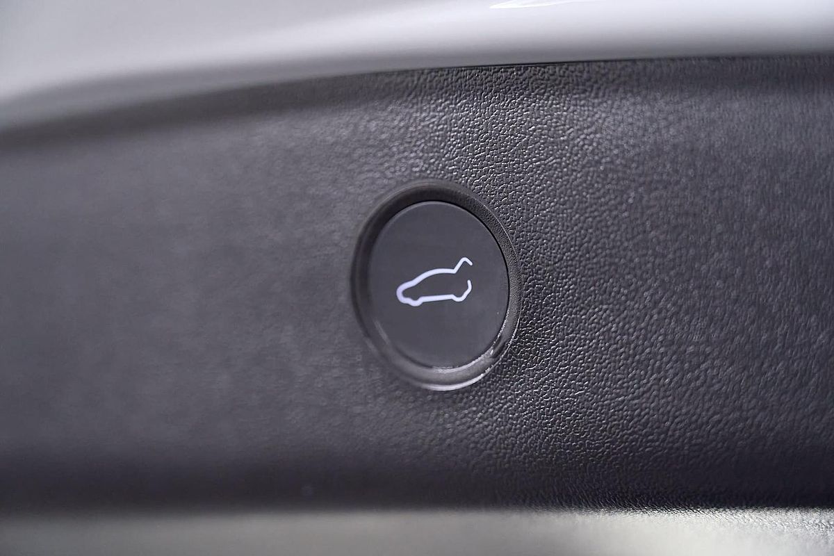 2022 Tesla Model 3 Rear-Wheel Drive