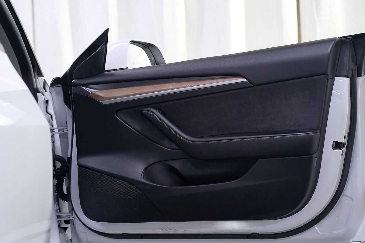 2022 Tesla Model 3 Rear-Wheel Drive