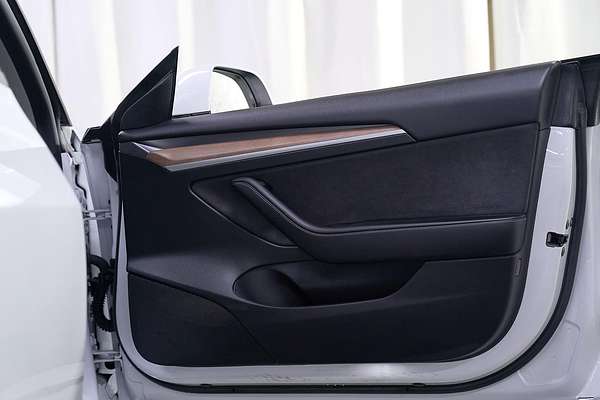 2022 Tesla Model 3 Rear-Wheel Drive