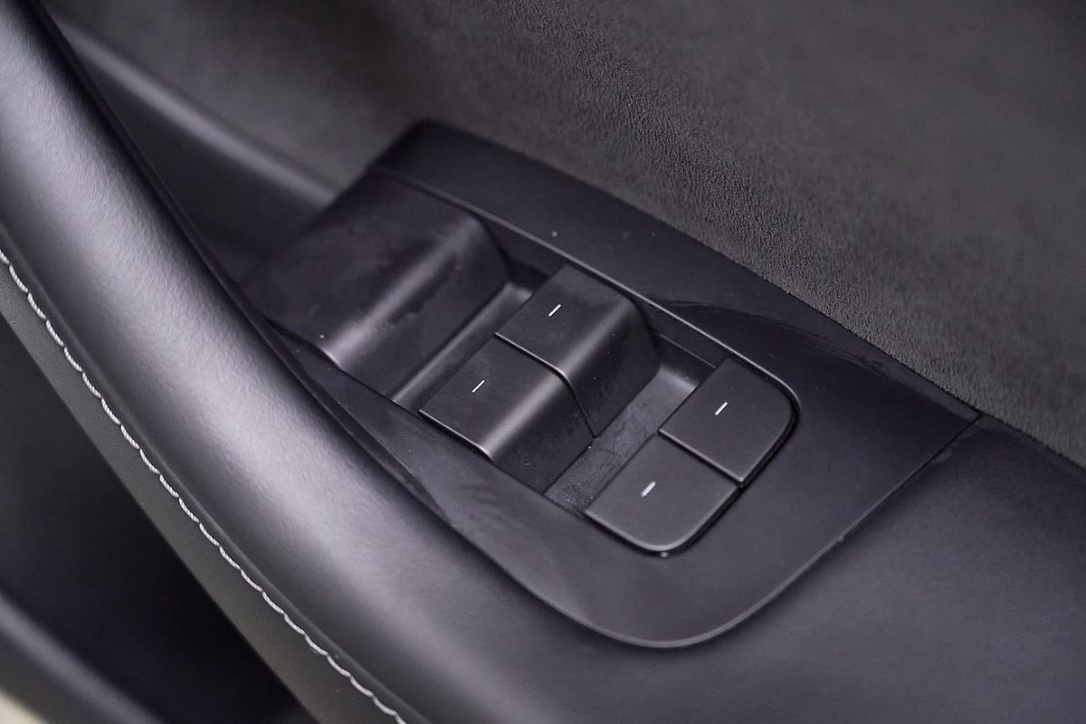 2022 Tesla Model 3 Rear-Wheel Drive