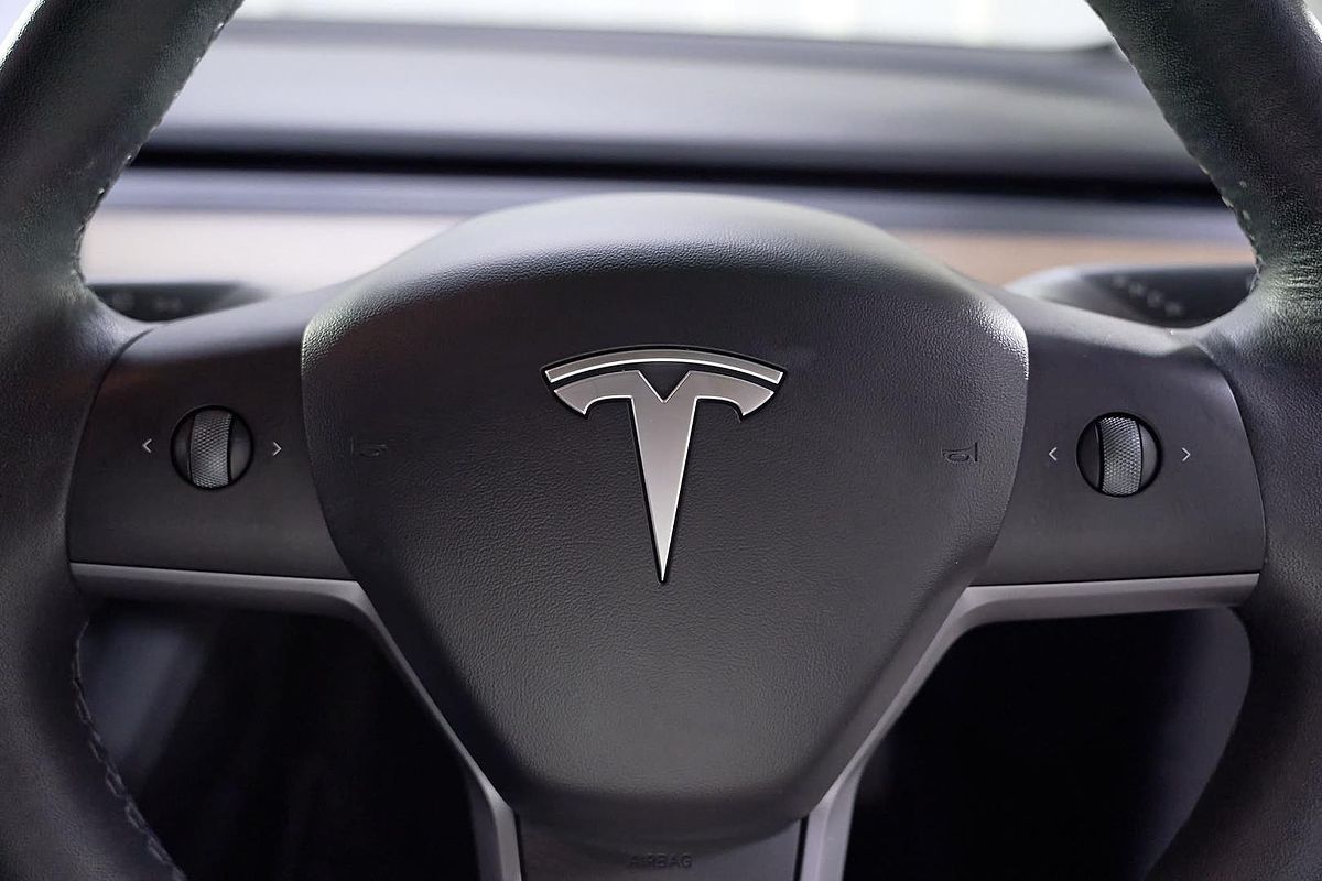 2022 Tesla Model 3 Rear-Wheel Drive
