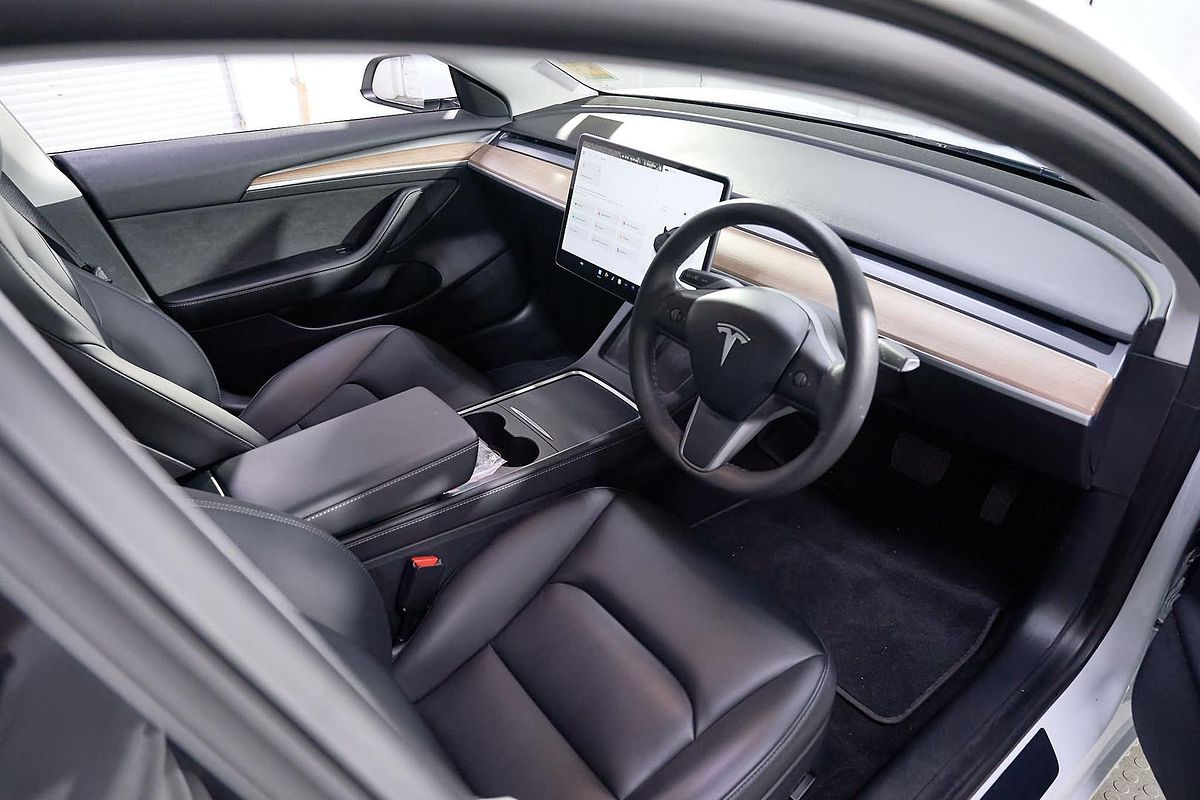 2022 Tesla Model 3 Rear-Wheel Drive