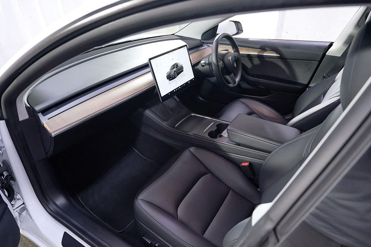 2022 Tesla Model 3 Rear-Wheel Drive