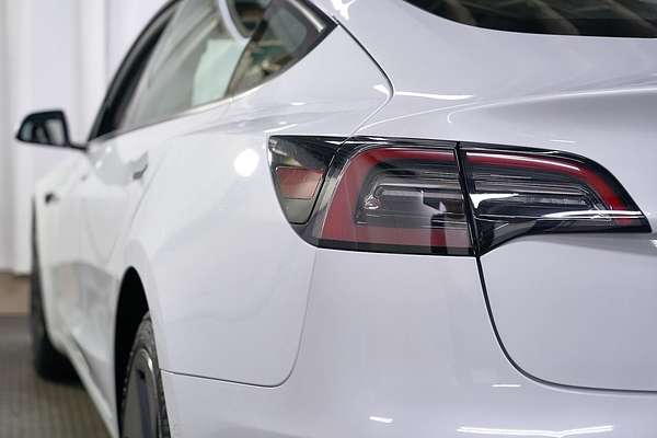 2022 Tesla Model 3 Rear-Wheel Drive