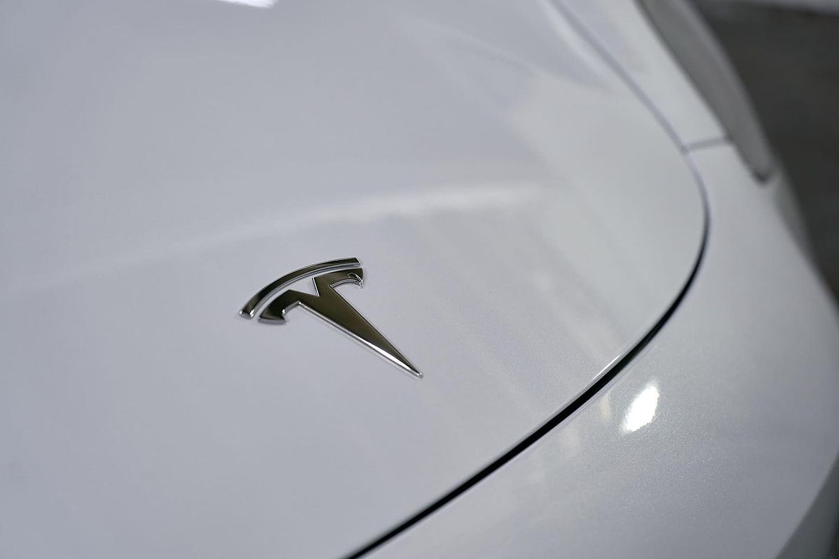 2022 Tesla Model 3 Rear-Wheel Drive