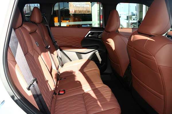 2025 Mitsubishi Outlander Exceed Tourer ZM