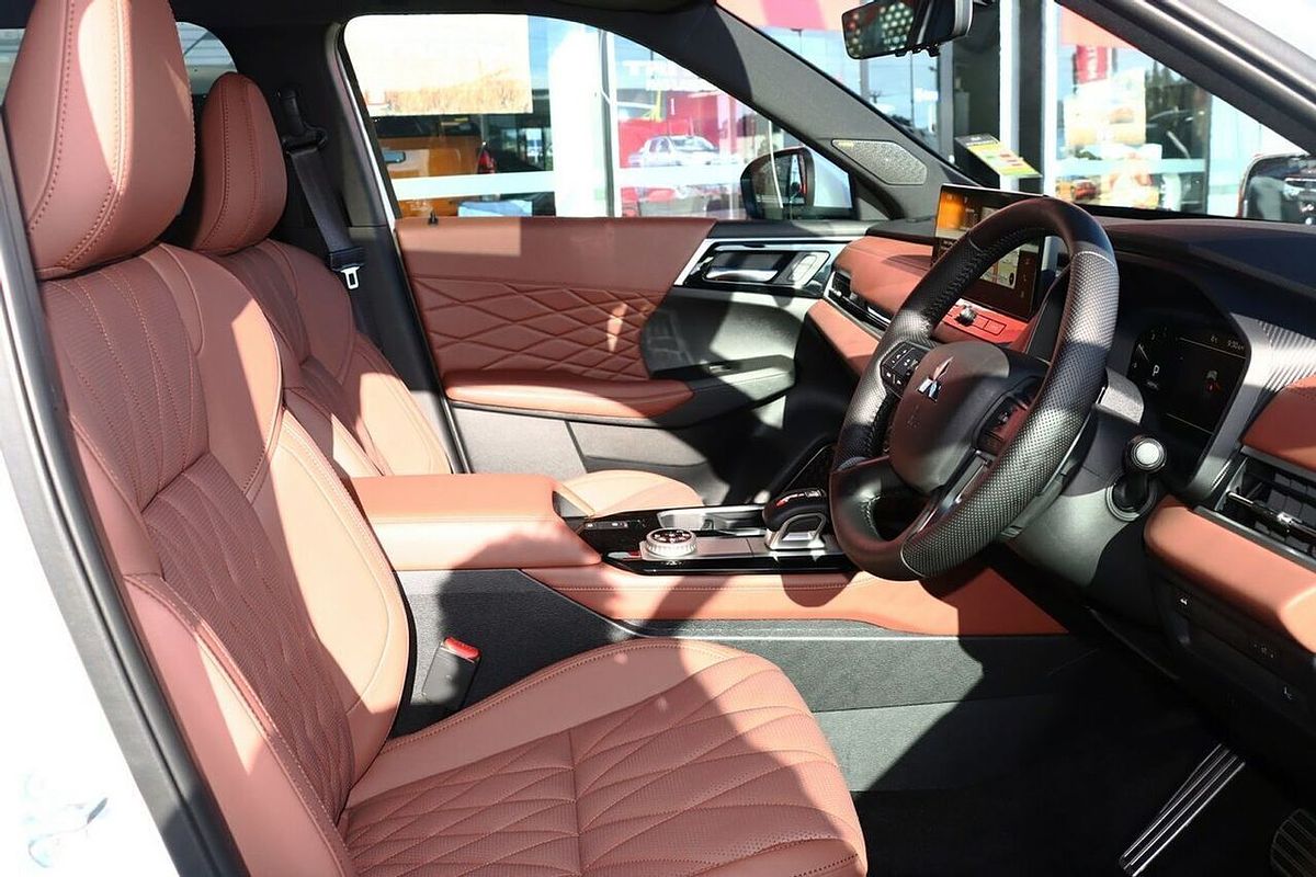 2025 Mitsubishi Outlander Exceed Tourer ZM