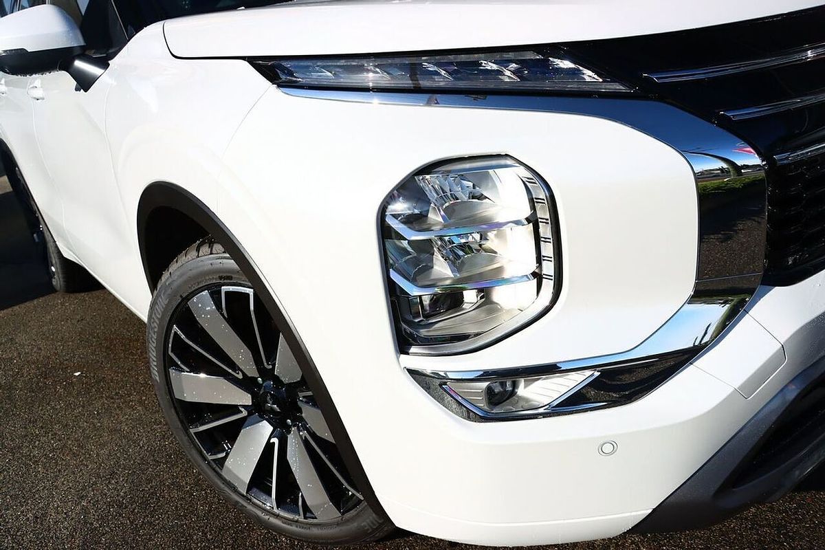 2025 Mitsubishi Outlander Exceed Tourer ZM