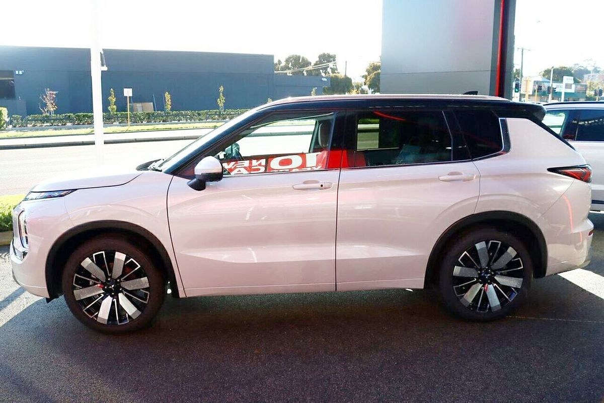 2025 Mitsubishi Outlander Exceed Tourer ZM