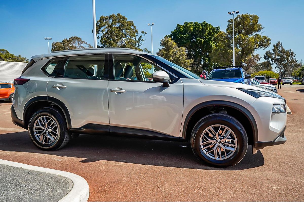 2024 Nissan X-TRAIL ST T33