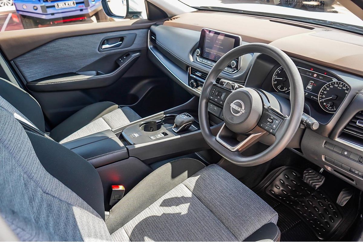 2024 Nissan X-TRAIL ST T33