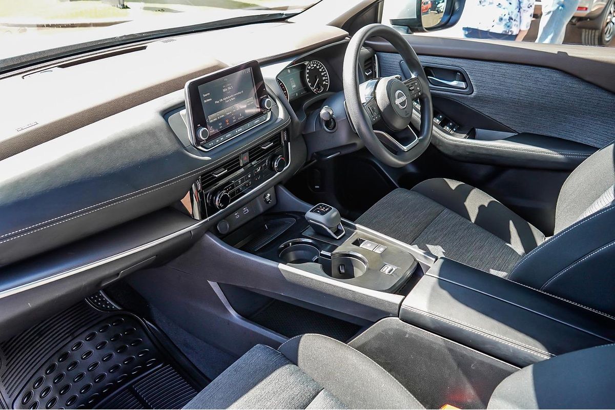 2024 Nissan X-TRAIL ST T33