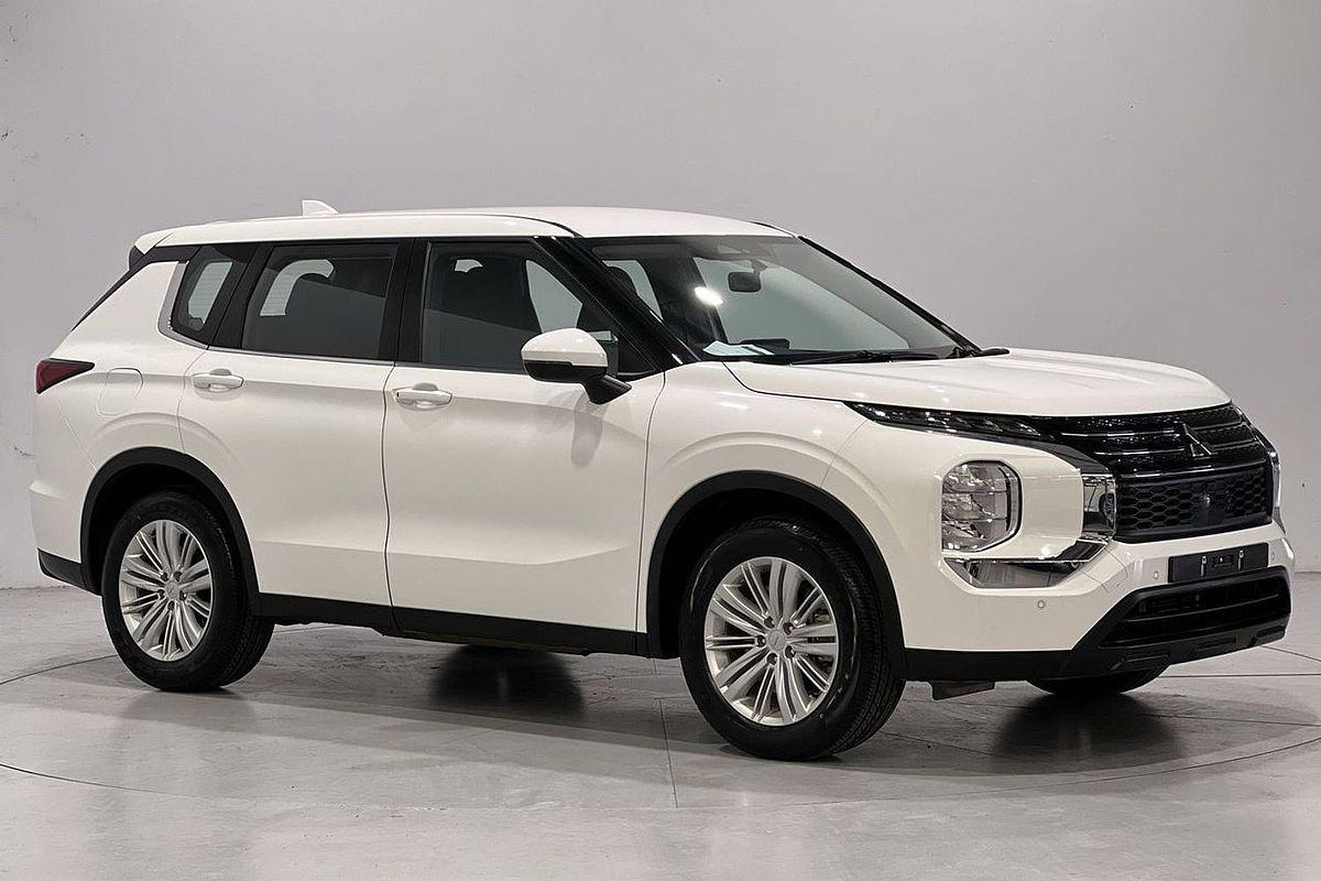 2024 Mitsubishi Outlander ES ZM