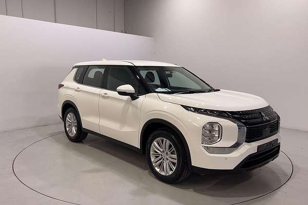 2024 Mitsubishi Outlander ES ZM